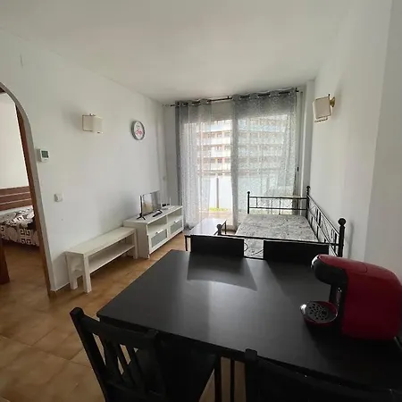 Piso Reformado Con Terraza, Piscina, 3 Minutos De Playa De Fenals *