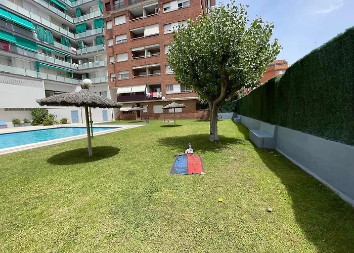 Piso Reformado Con Terraza, Piscina, 3 Minutos De Playa De Fenals Lloret de Mar