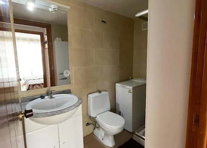 Piso Reformado Con Terraza, Piscina, 3 Minutos De Playa De Fenals * Lloret de Mar