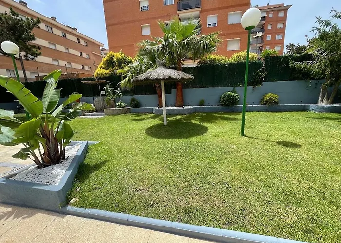 Piso Reformado Con Terraza, Piscina, 3 Minutos De Playa De Fenals * Lloret de Mar