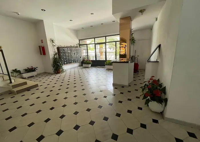 Piso Reformado Con Terraza, Piscina, 3 Minutos De Playa De Fenals Apartment Lloret de Mar