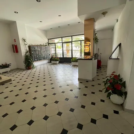 Piso Reformado Con Terraza, Piscina, 3 Minutos De Playa De Fenals 公寓 滨海略雷特